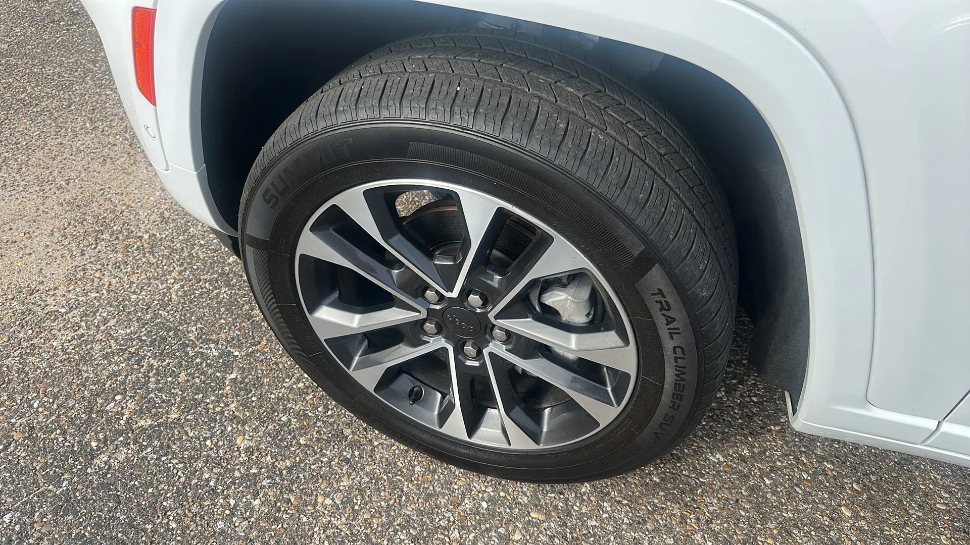 Used 2023 Jeep Grand Cherokee Overland w/ Adv Protech Group III image 9