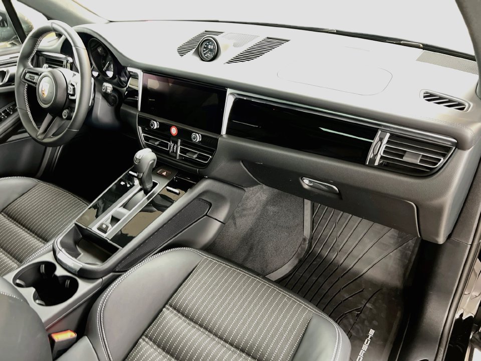 New 2026 Porsche Macan Turbo AWD/4WD image 30