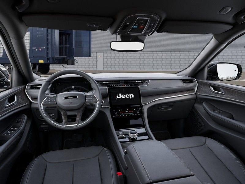 New 2025 Jeep Grand Cherokee Limited image 14