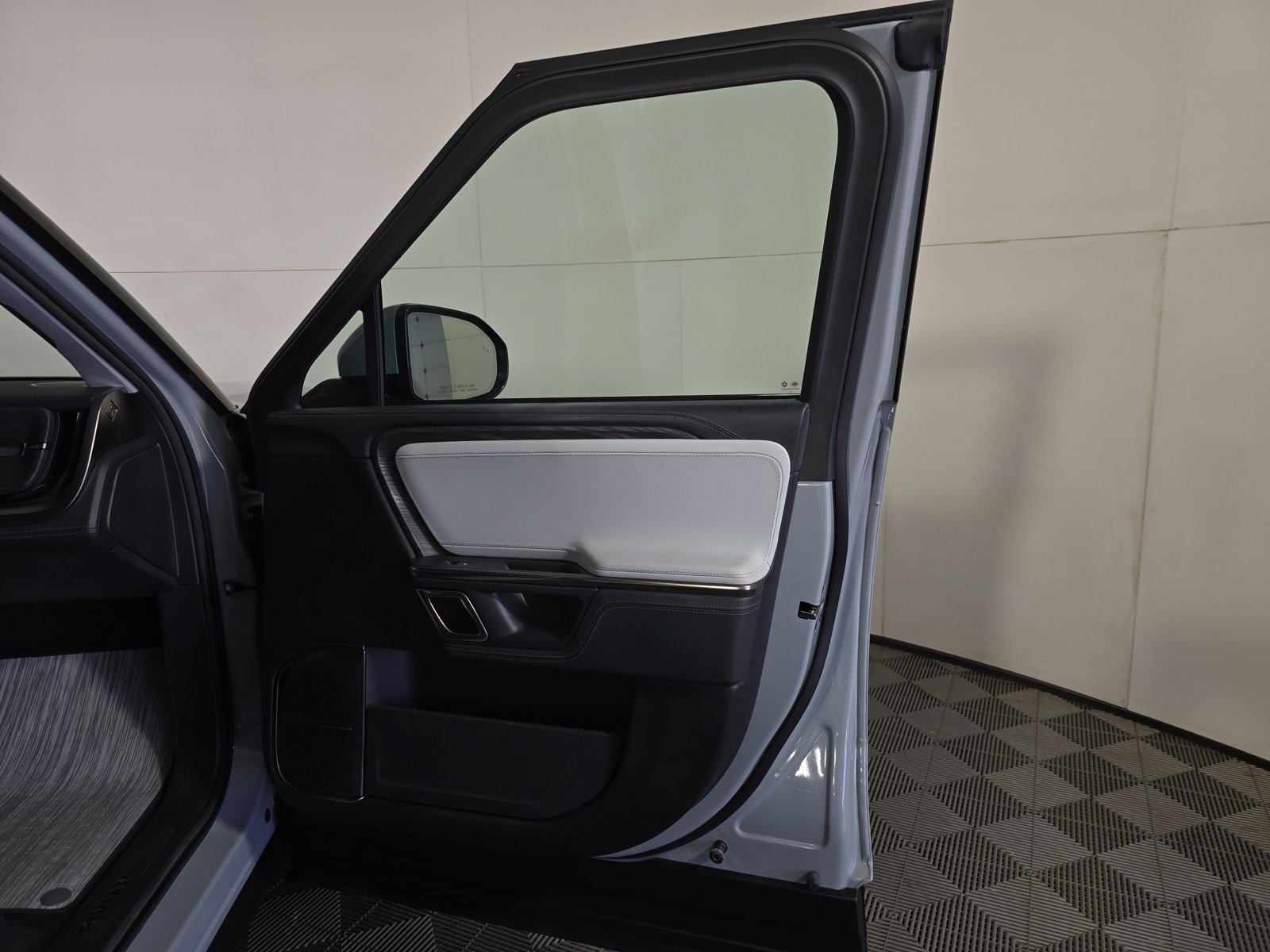 Used 2022 Rivian R1T Adventure AWD/4WD image 18