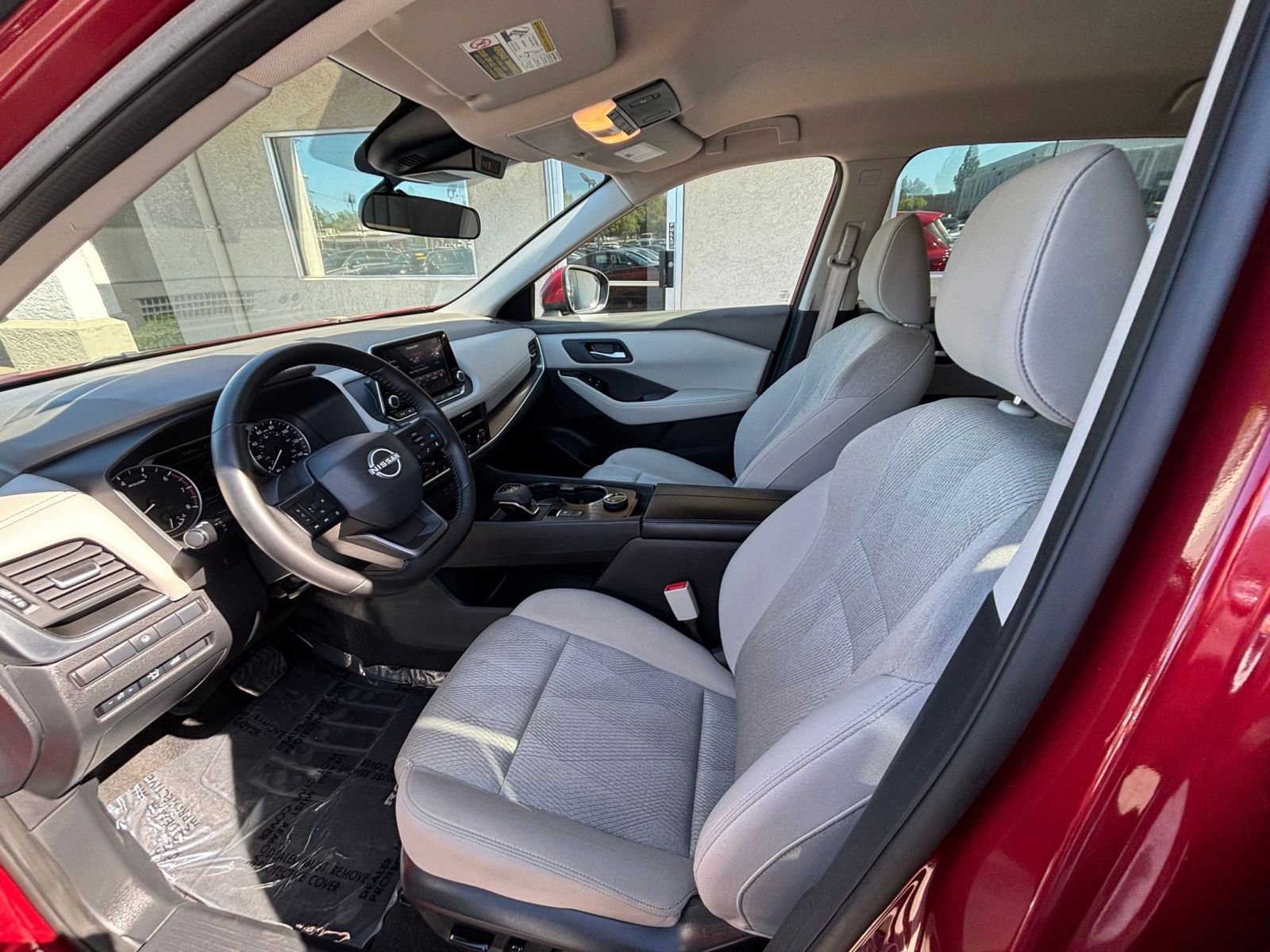 Used 2025 Nissan Rogue SV AWD/4WD image 29