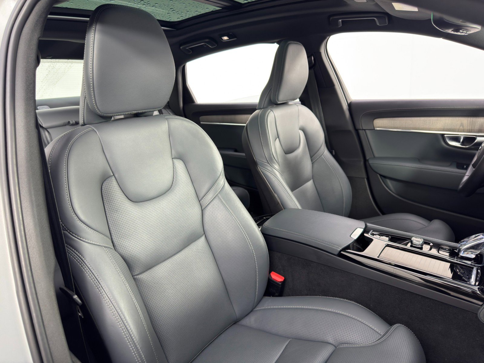 Used 2024 Volvo S90 T8 Ultimate image 37