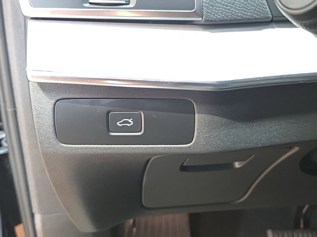 Used 2024 Volvo XC90 B5 Core AWD/4WD image 26