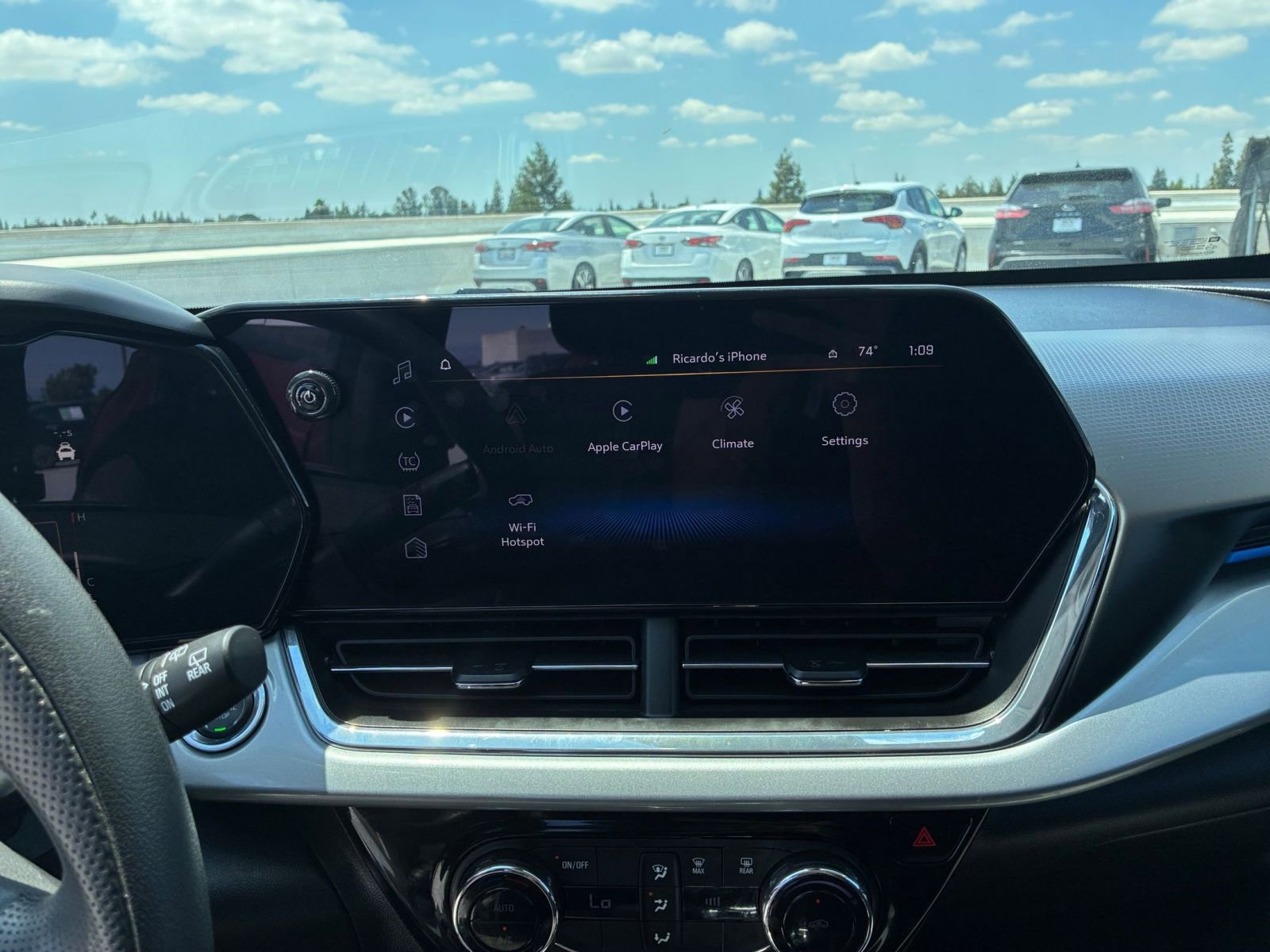 Used 2025 Chevrolet Trax LT FWD image 17