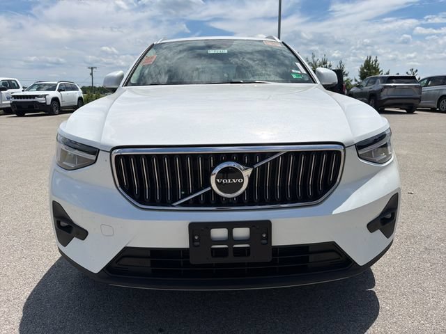 Used 2023 Volvo XC40 B5 Plus w/ Protection Package Premier AWD/4WD image 3