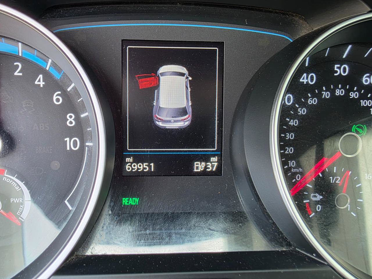 Used 2016 Volkswagen e-Golf SE w/ DC Fast Charging Package FWD image 39