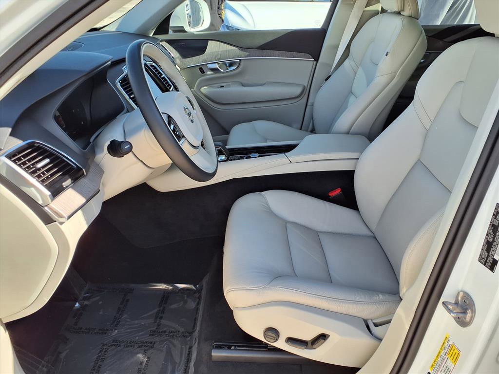 Certified 2024 Volvo XC90 B6 Plus image 22