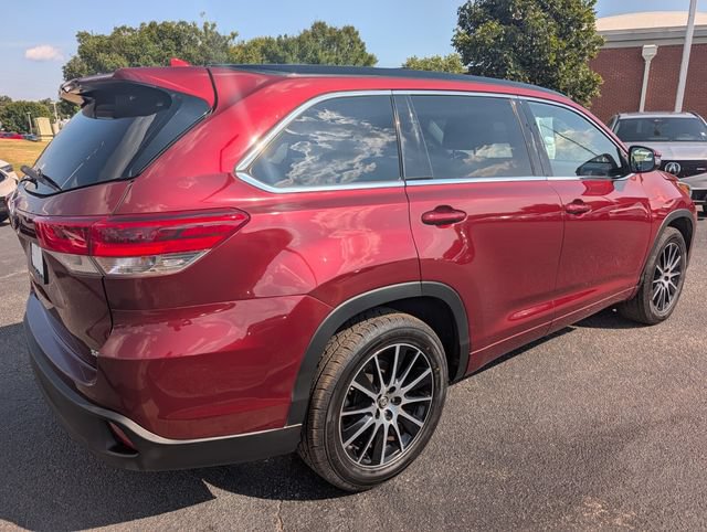 Used 2018 Toyota Highlander SE FWD image 5