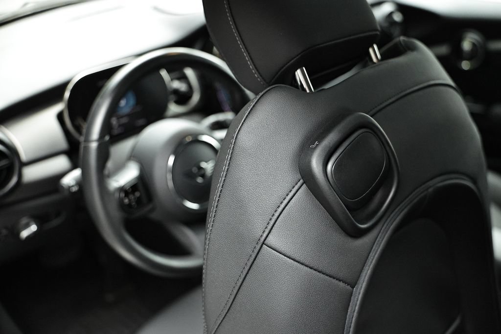 Used 2024 MINI Cooper 2-Door Hardtop FWD image 22