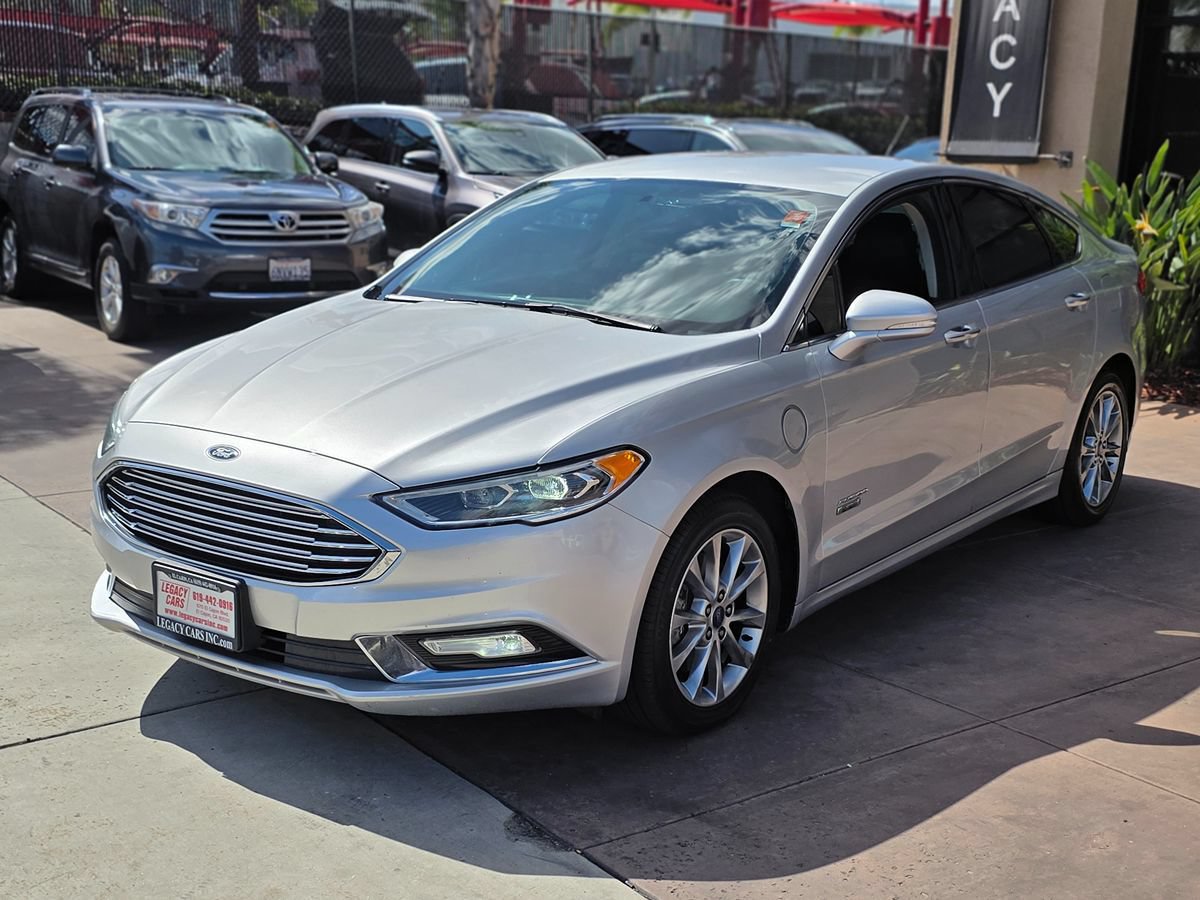 Used 2017 Ford Fusion Energi Titanium FWD image 5