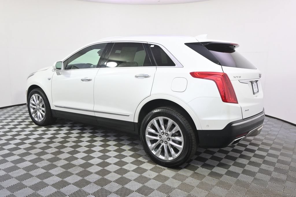 Used 2017 Cadillac XT5 Platinum w/ Driver Assist Package AWD/4WD image 3