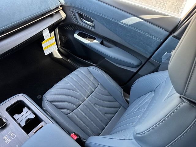 New 2025 Nissan Ariya Platinum image 18