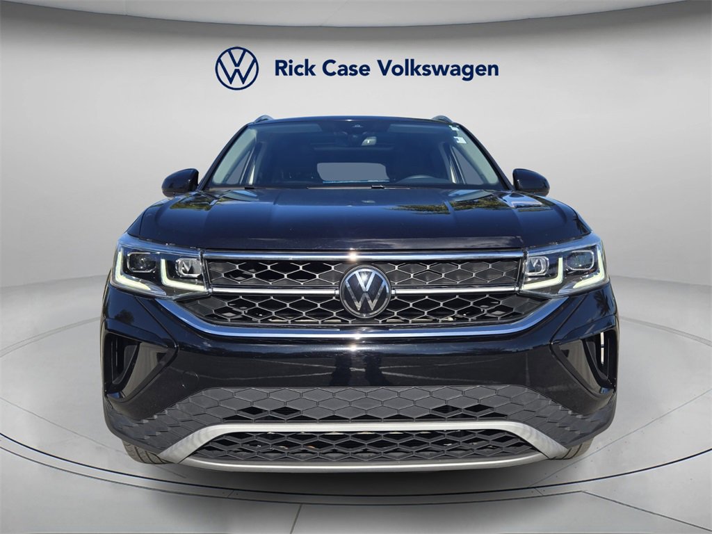 Certified 2024 Volkswagen Taos SEL image 5