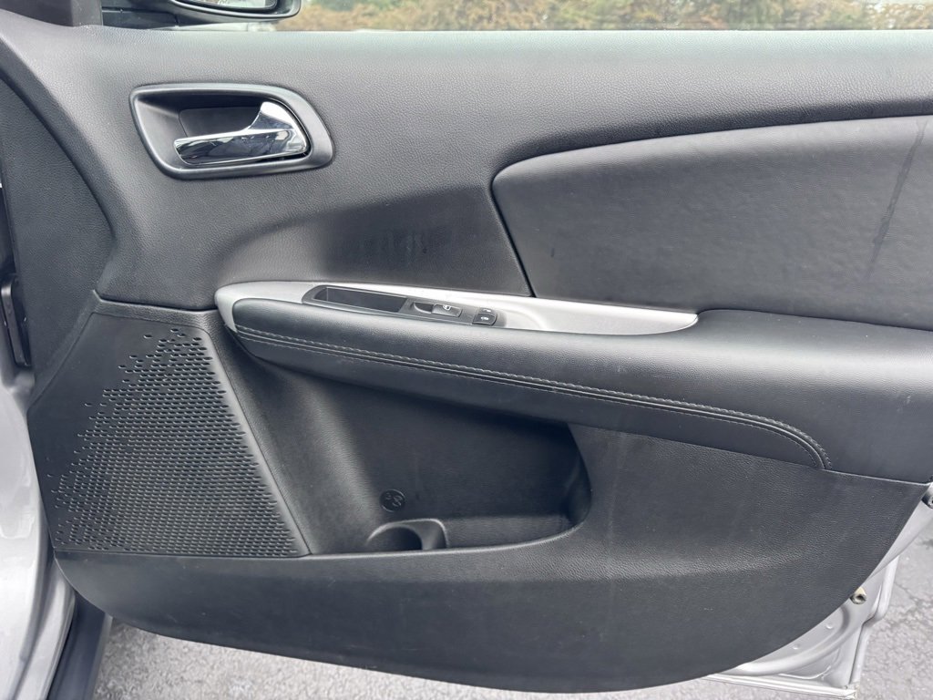 Used 2017 Dodge Journey SE image 25