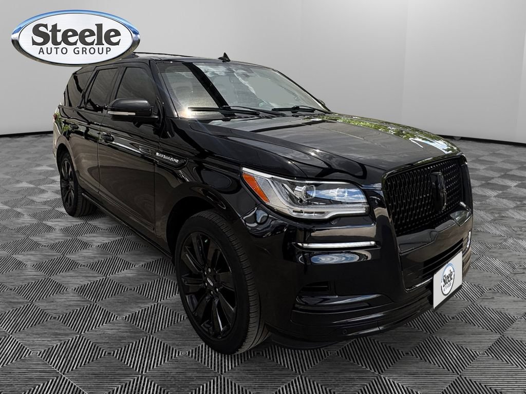 Used 2023 Lincoln Navigator Reserve AWD/4WD image 7