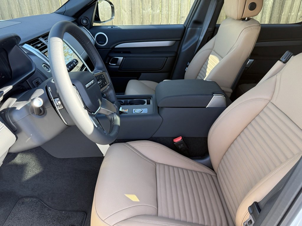 New 2026 Land Rover Discovery Limited Edition image 11