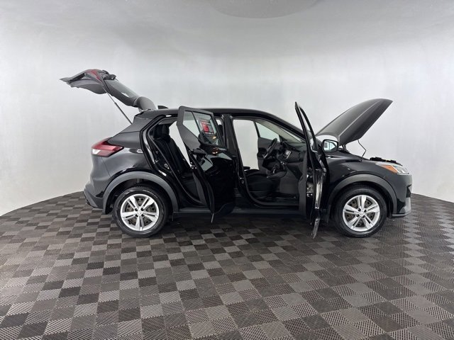 Used 2022 Nissan Kicks S image 13
