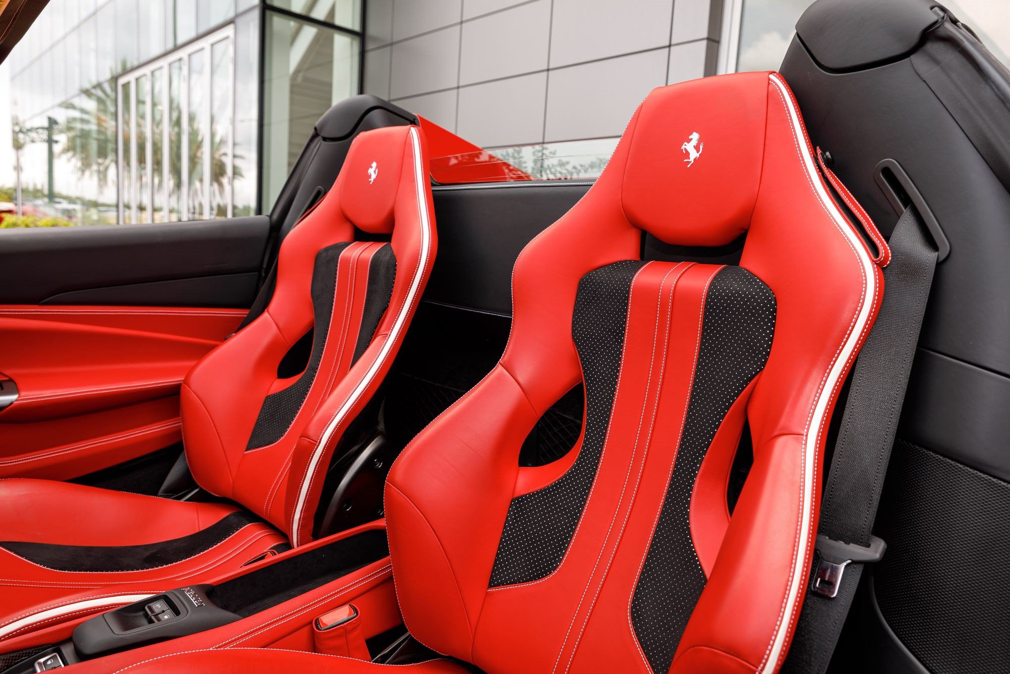 Used 2022 Ferrari F8 Tributo RWD image 10