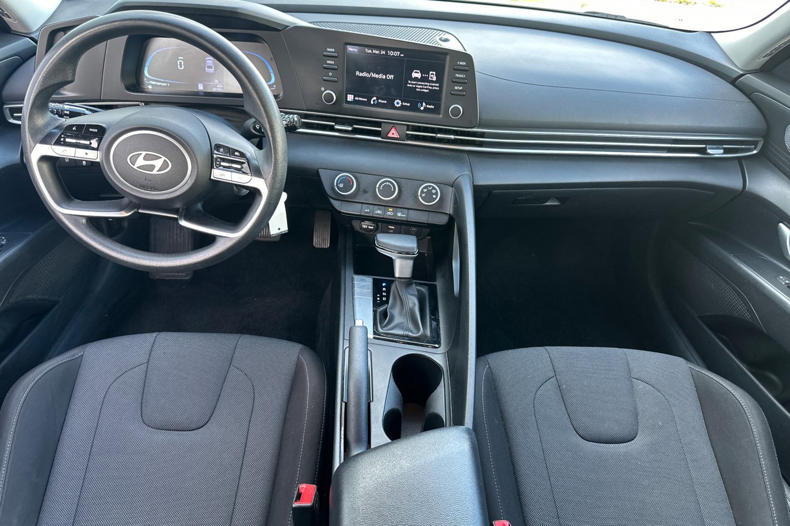 Used 2024 Hyundai Elantra SE FWD image 13