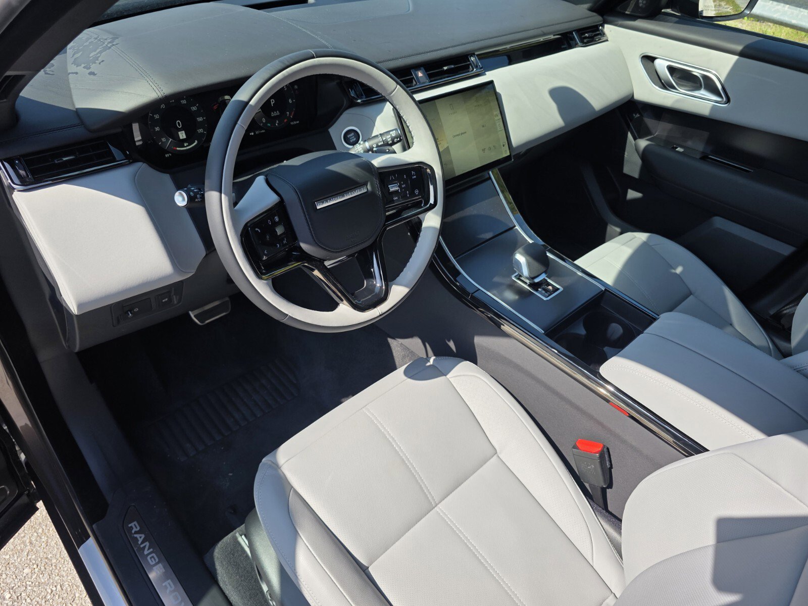 New 2026 Land Rover Range Rover Velar Dynamic SE AWD/4WD image 10