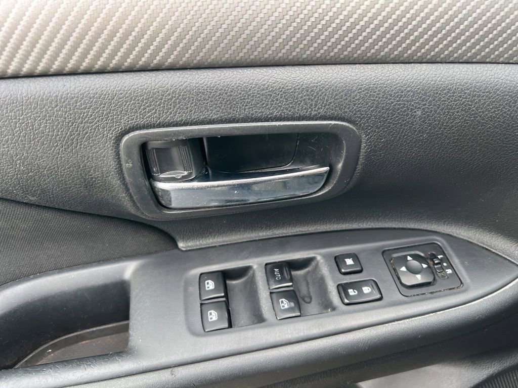 Used 2017 Mitsubishi Outlander SE image 8