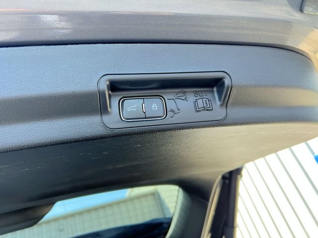 Used 2023 Ford Explorer Limited w/ Equipment Group 301A AWD/4WD image 23