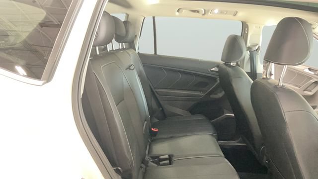 Used 2022 Volkswagen Tiguan SE AWD/4WD image 16