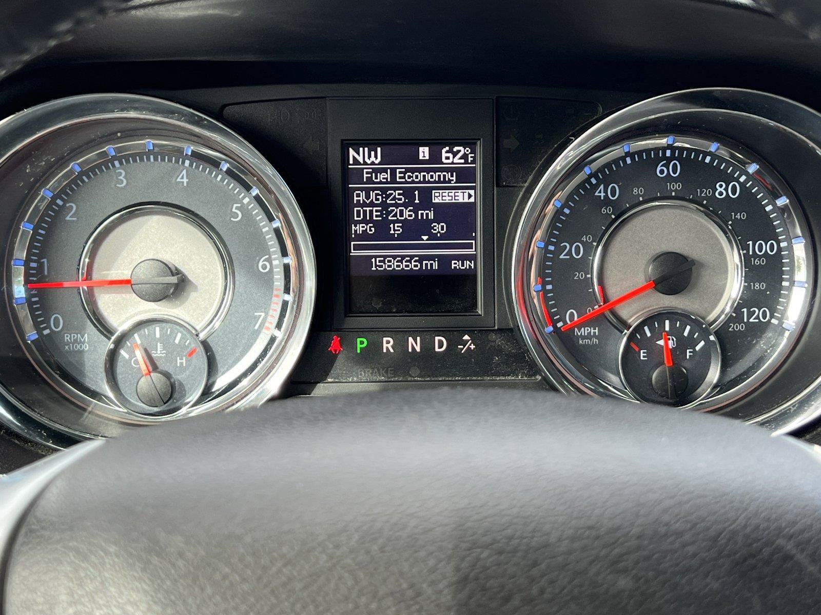 Used 2014 Chrysler Town & Country Touring-L w/ Driver Convenience Group FWD image 19