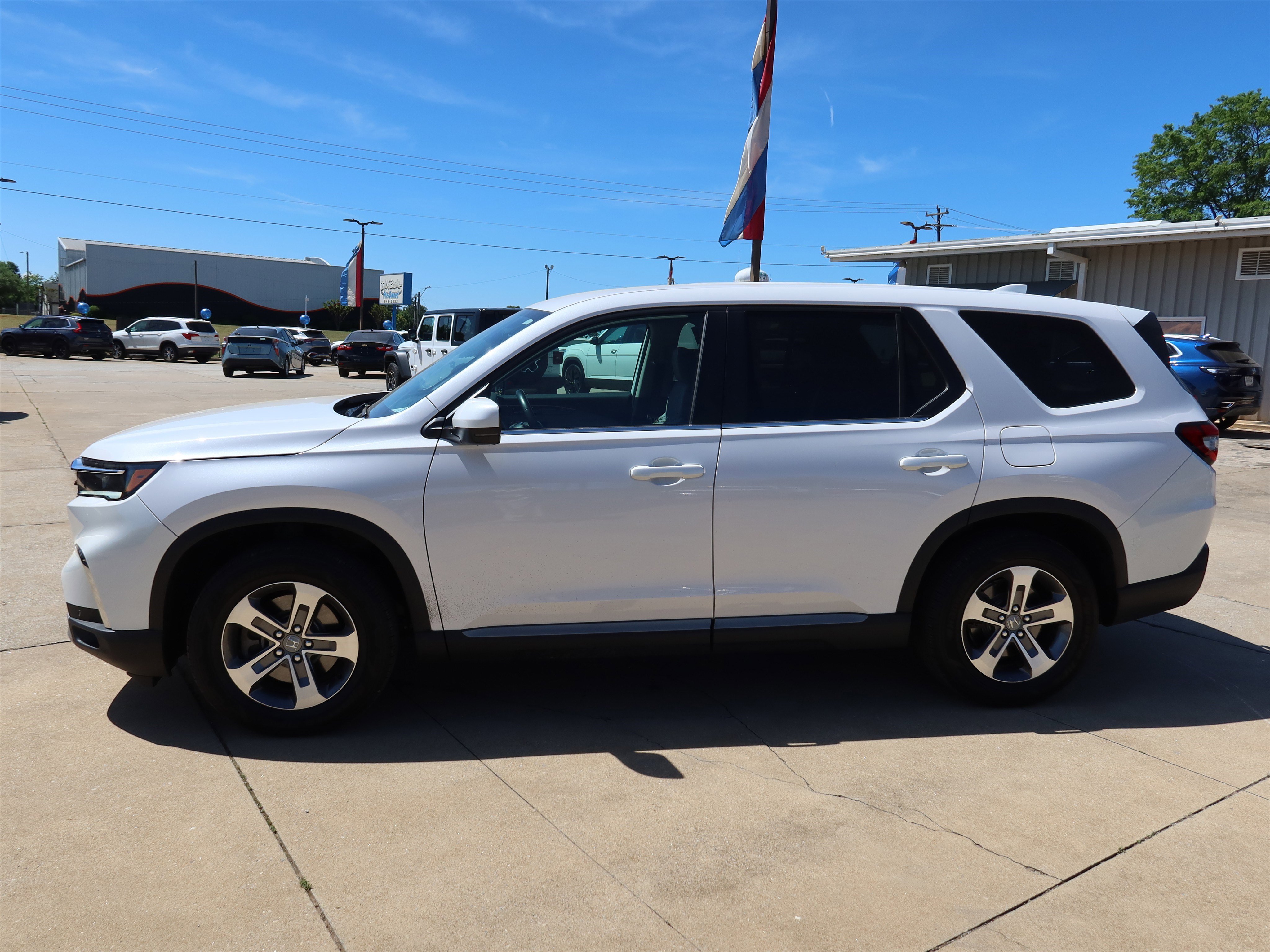 Used 2025 Honda Pilot EX-L image 8