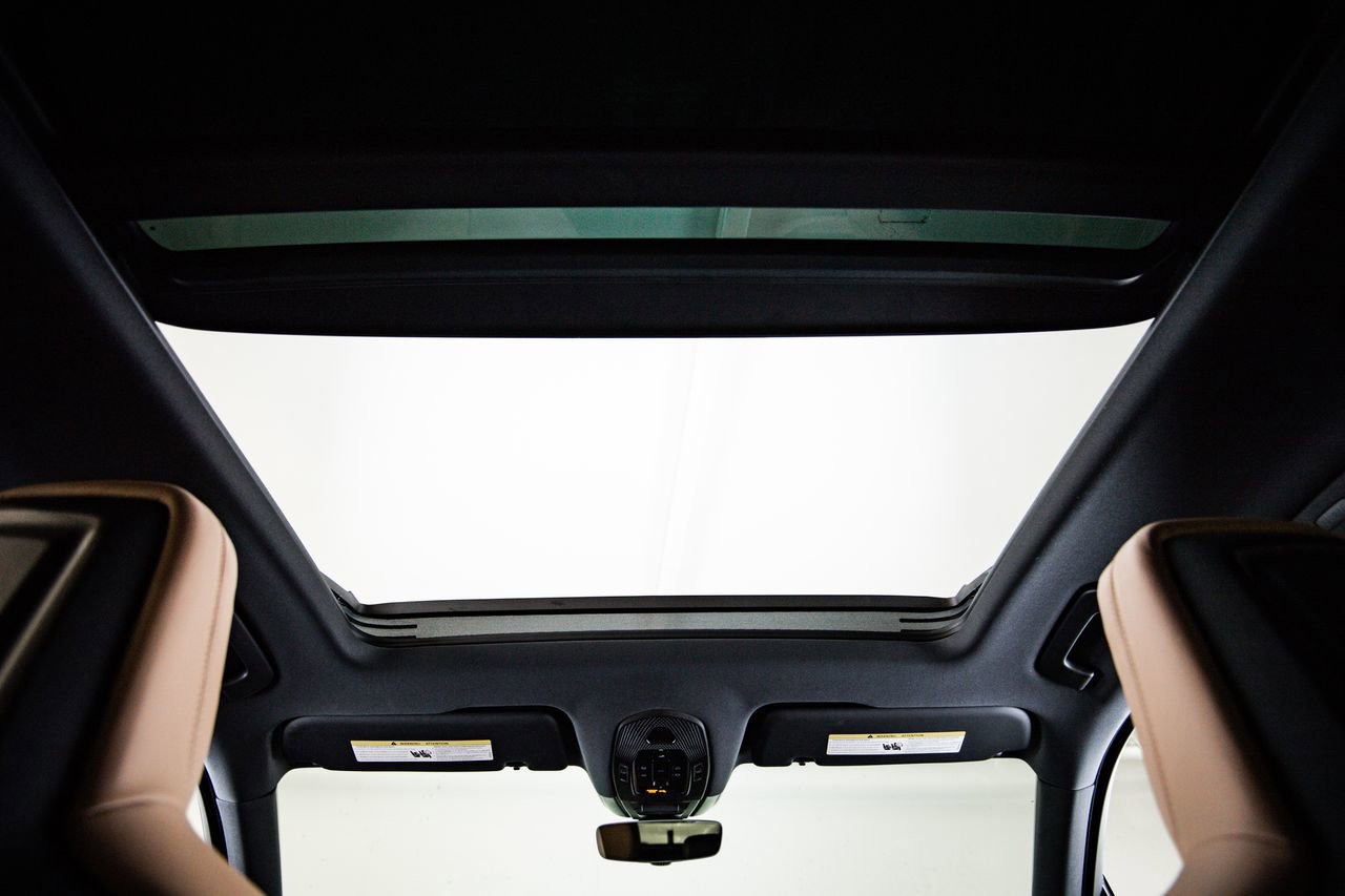 Certified 2025 Porsche Cayenne AWD/4WD image 30