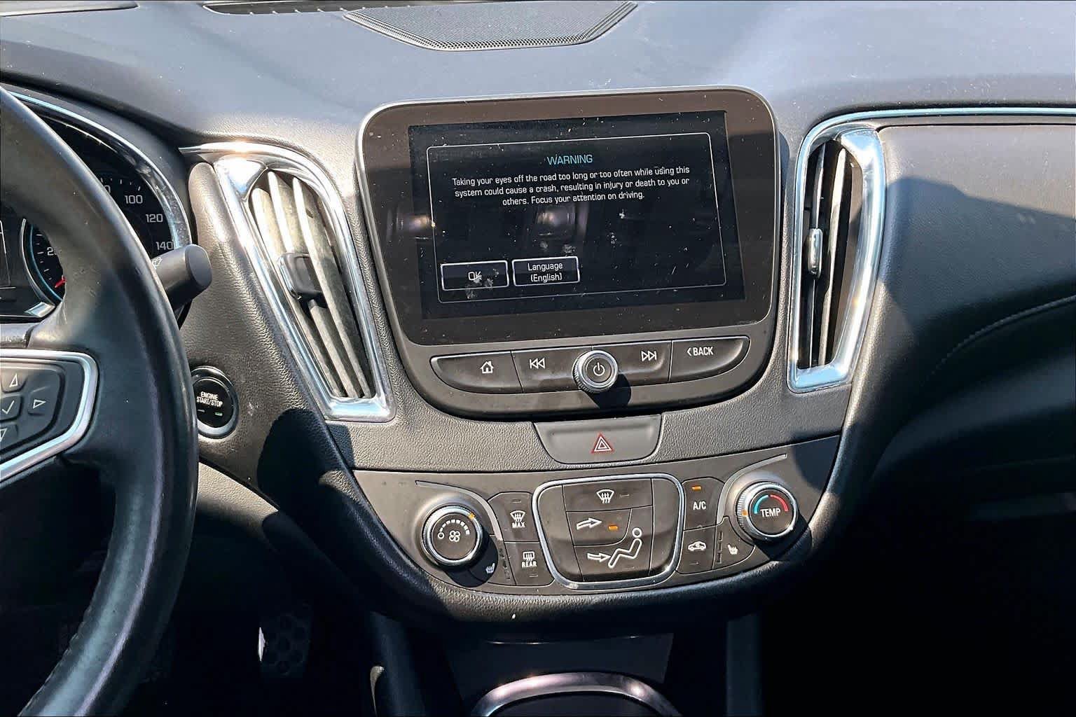 Used 2018 Chevrolet Malibu LT w/ Leather Package FWD image 6