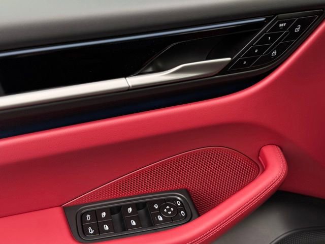 New 2025 Porsche Macan 4S Electric AWD/4WD image 14