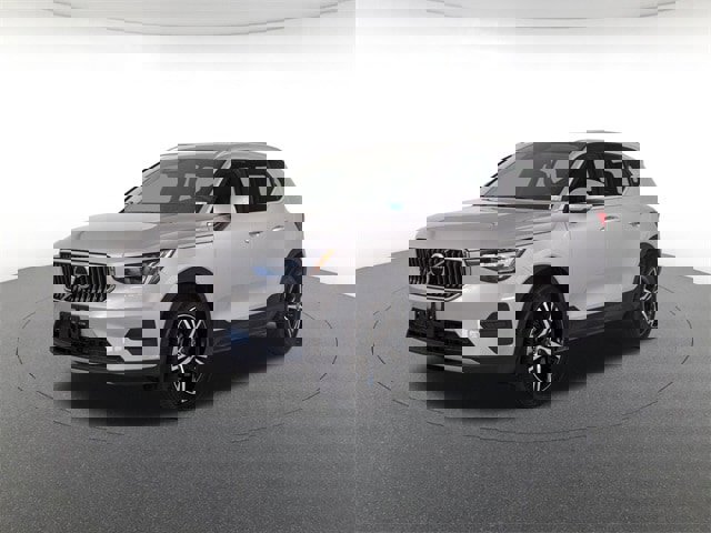 Certified 2025 Volvo XC40 B5 Core image 1