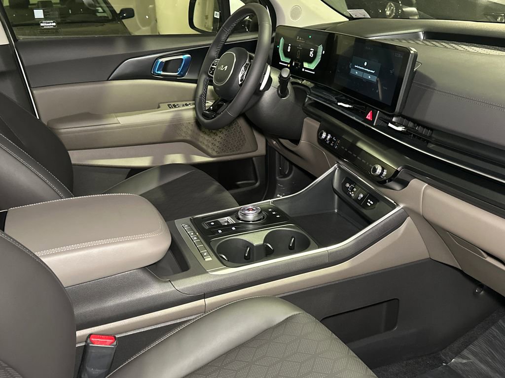 New 2026 Kia Carnival LXS FWD image 11