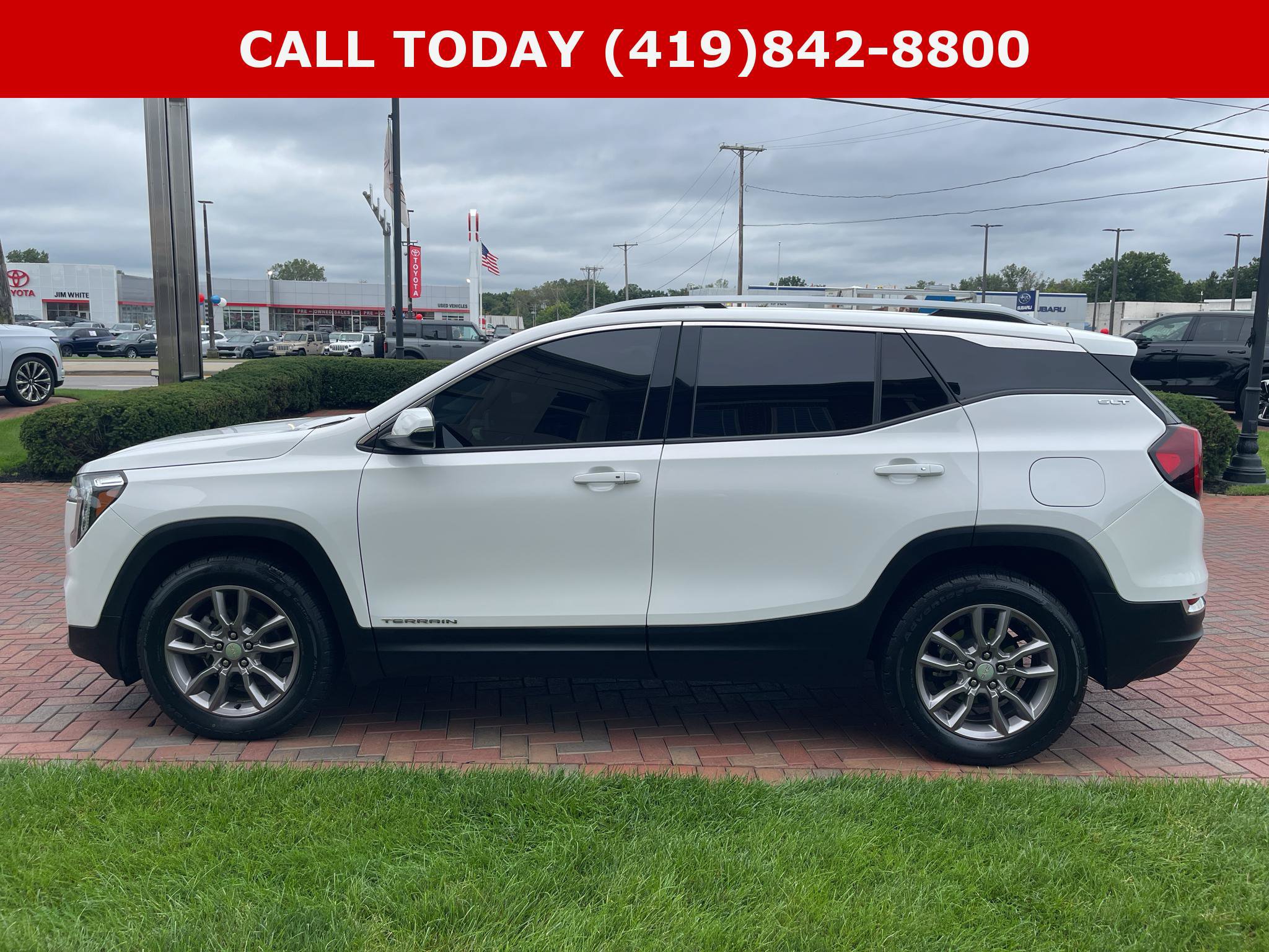 Used 2023 GMC Terrain SLT AWD/4WD image 11