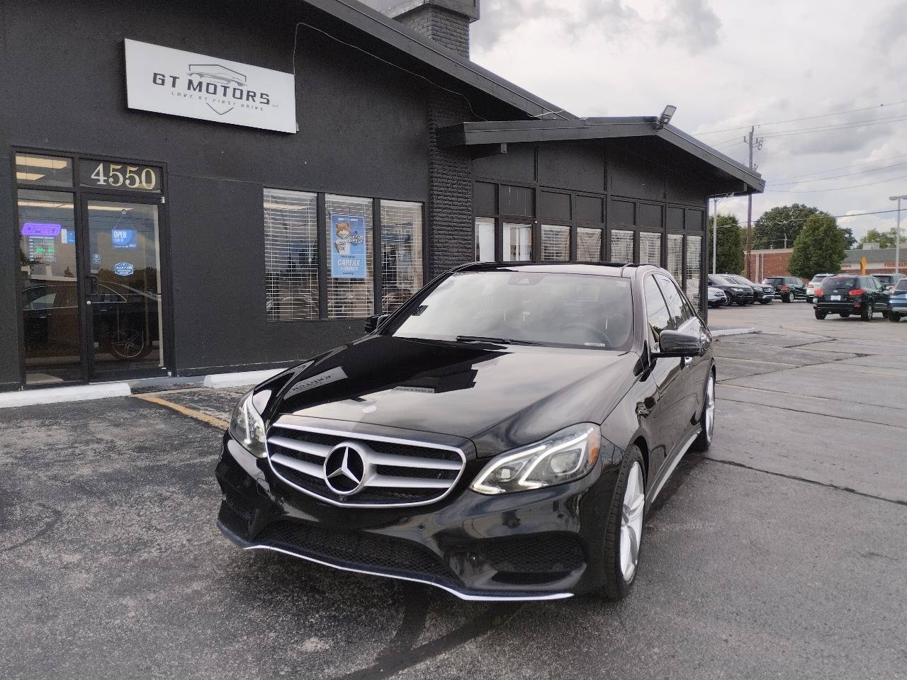 Used 2014 Mercedes-Benz E 550 4MATIC Sedan image 2