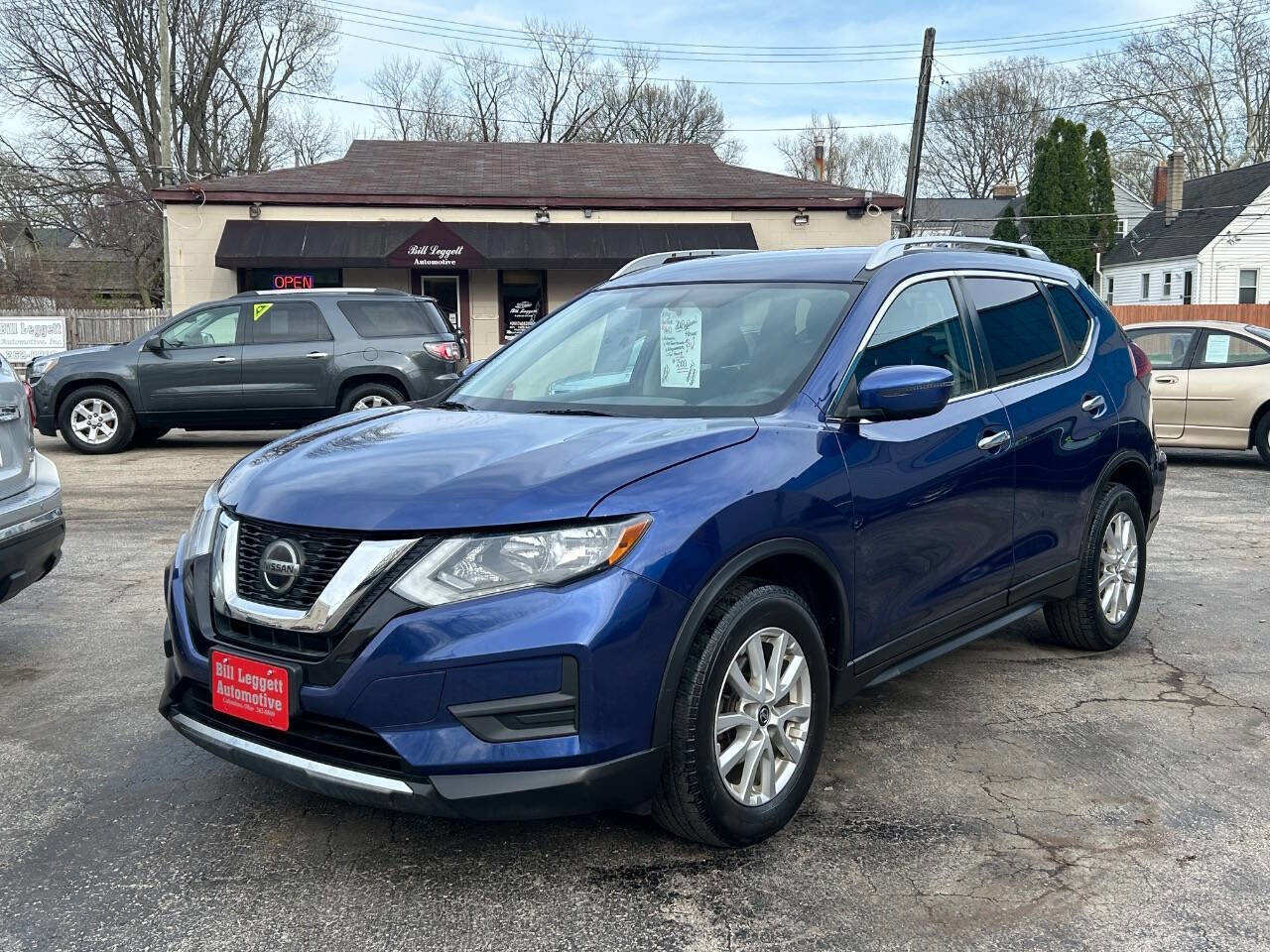 Used 2018 Nissan Rogue SV image 2