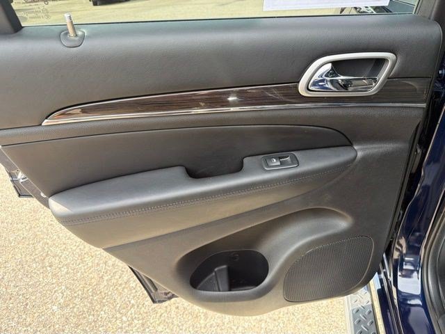 Used 2018 Jeep Grand Cherokee Overland AWD/4WD image 10