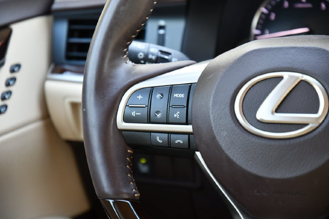 Used 2017 Lexus ES 350 w/ Luxury Package FWD image 22