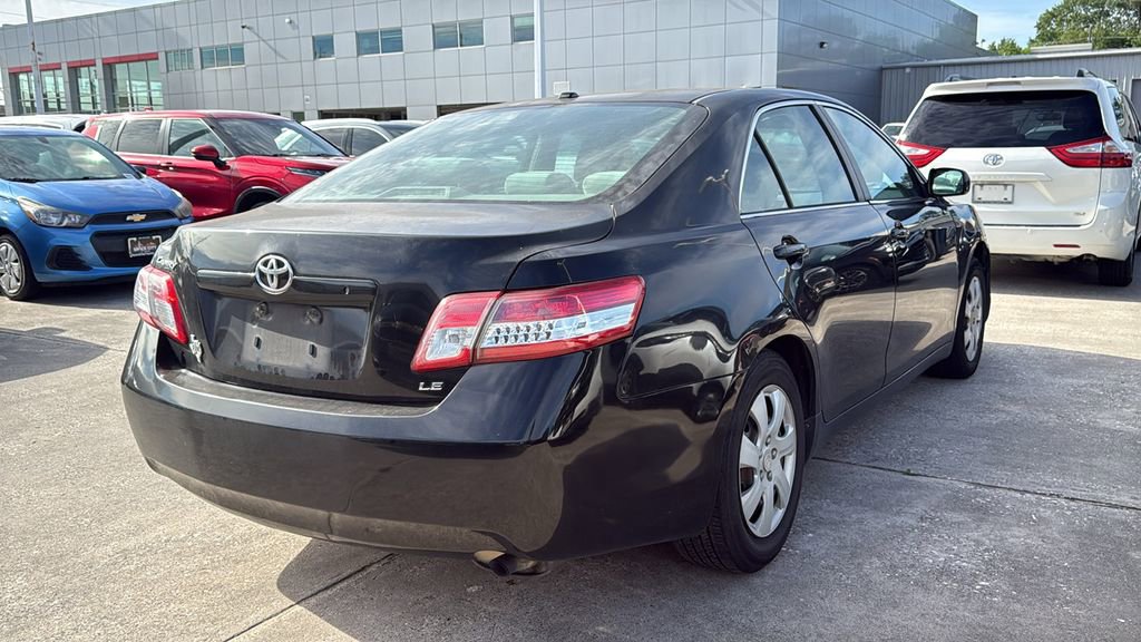 Used 2011 Toyota Camry LE image 3