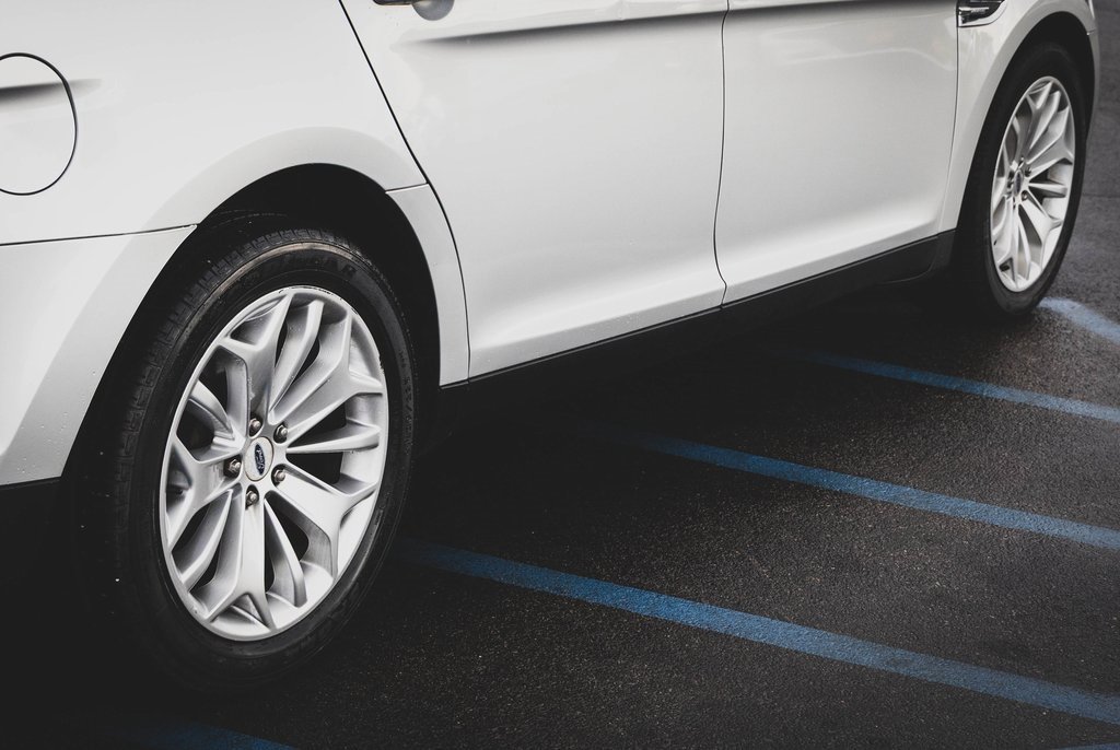 Used 2018 Ford Taurus Limited image 10