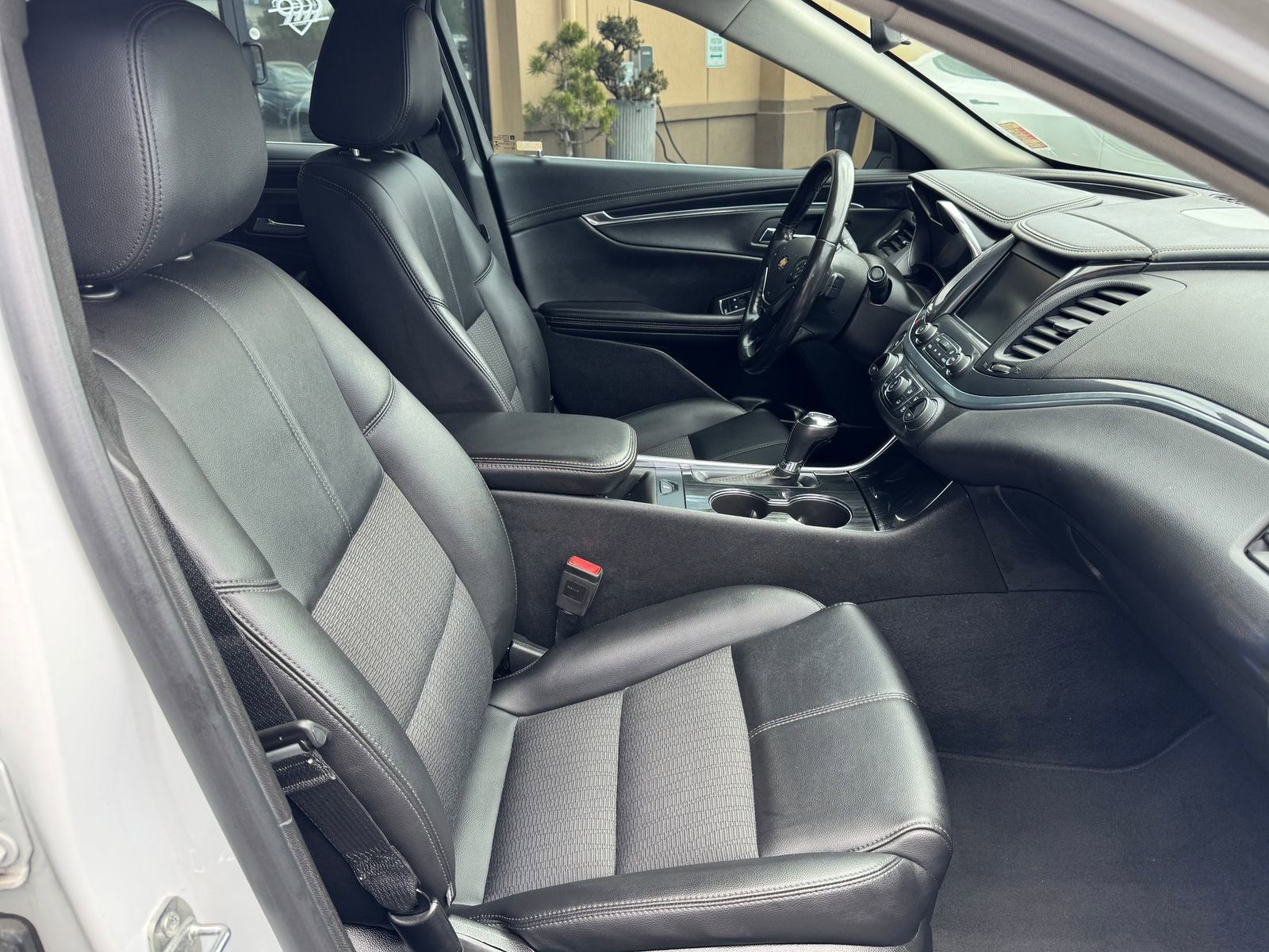 Used 2019 Chevrolet Impala LT FWD image 19