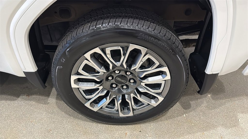 Used 2025 GMC Sierra 1500 Denali Ultimate image 10