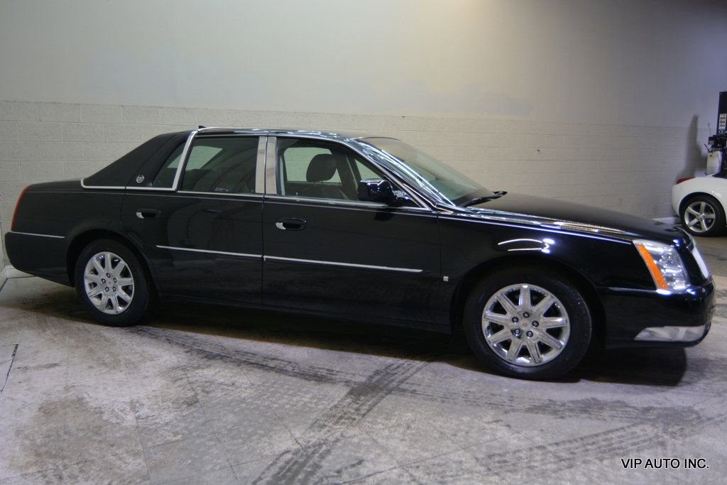 Used 2010 Cadillac DTS Premium w/ Driver Awareness Package image 29