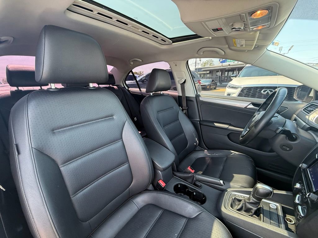 Used 2017 Volkswagen Jetta SE image 24
