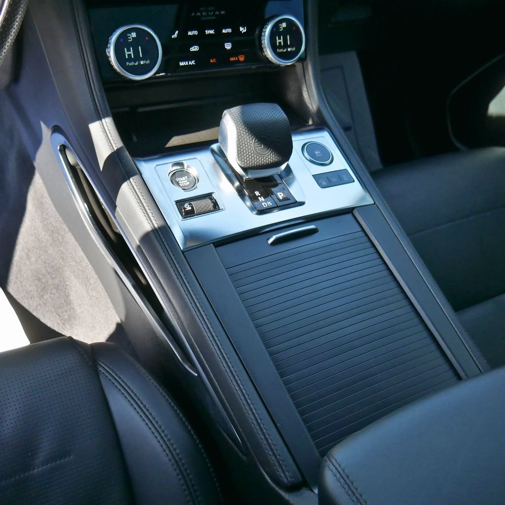 Used 2024 Jaguar F-PACE SVR AWD/4WD image 39
