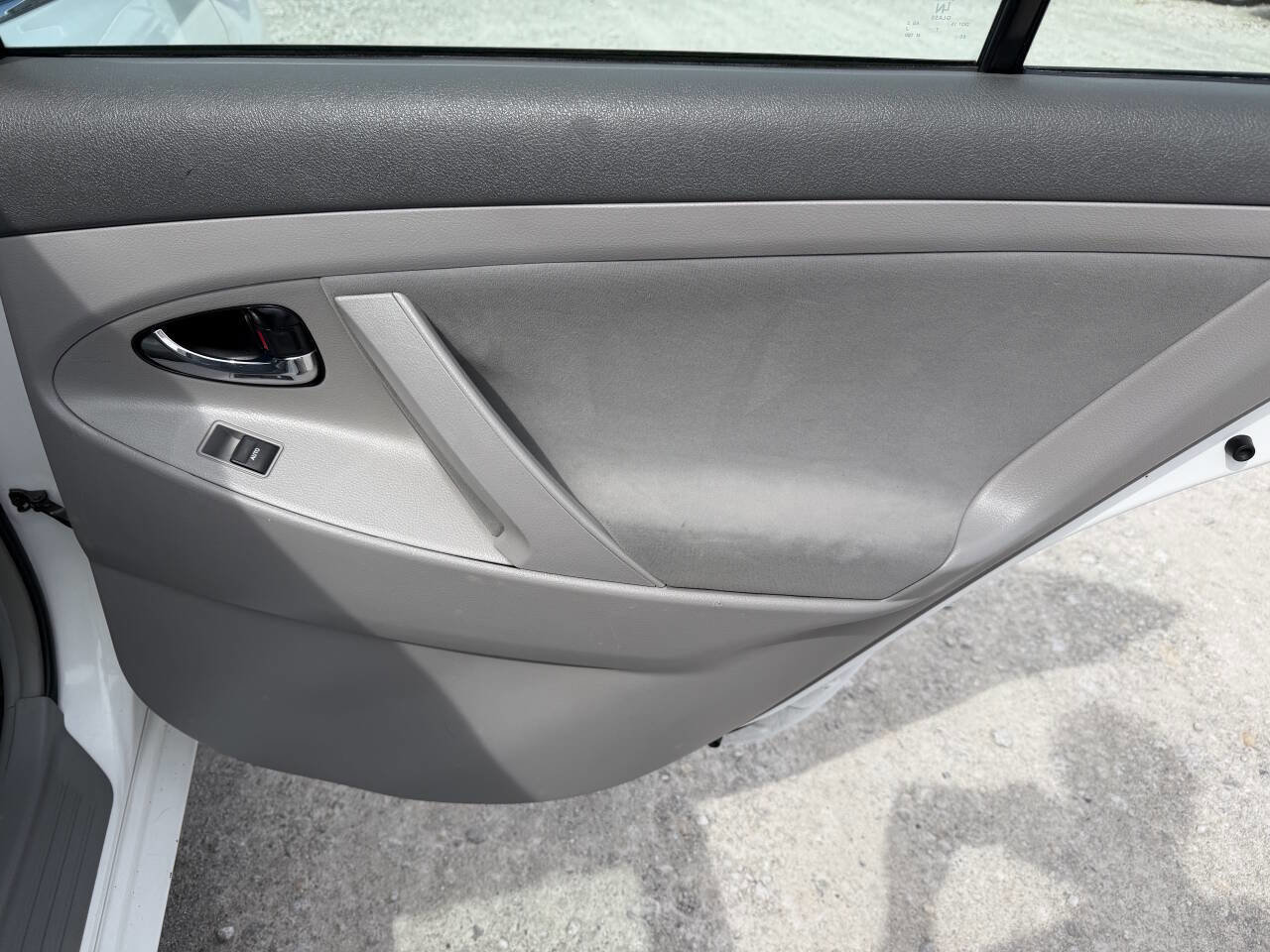 Used 2010 Toyota Camry LE image 18