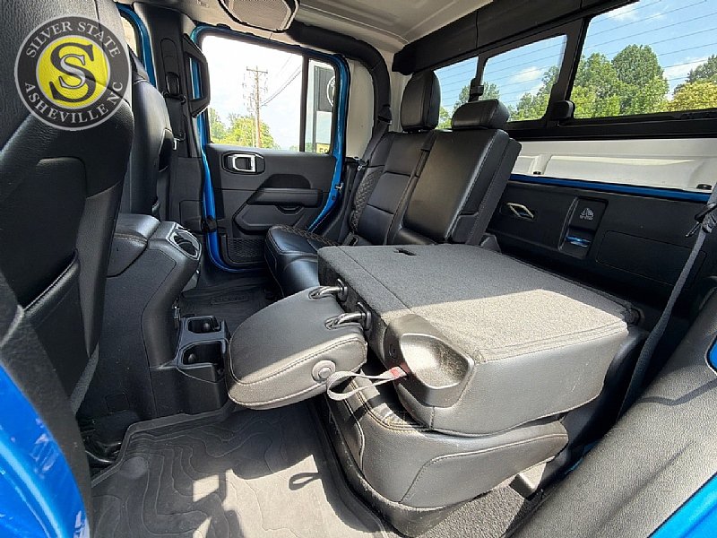 Used 2023 Jeep Gladiator Overland AWD/4WD image 16