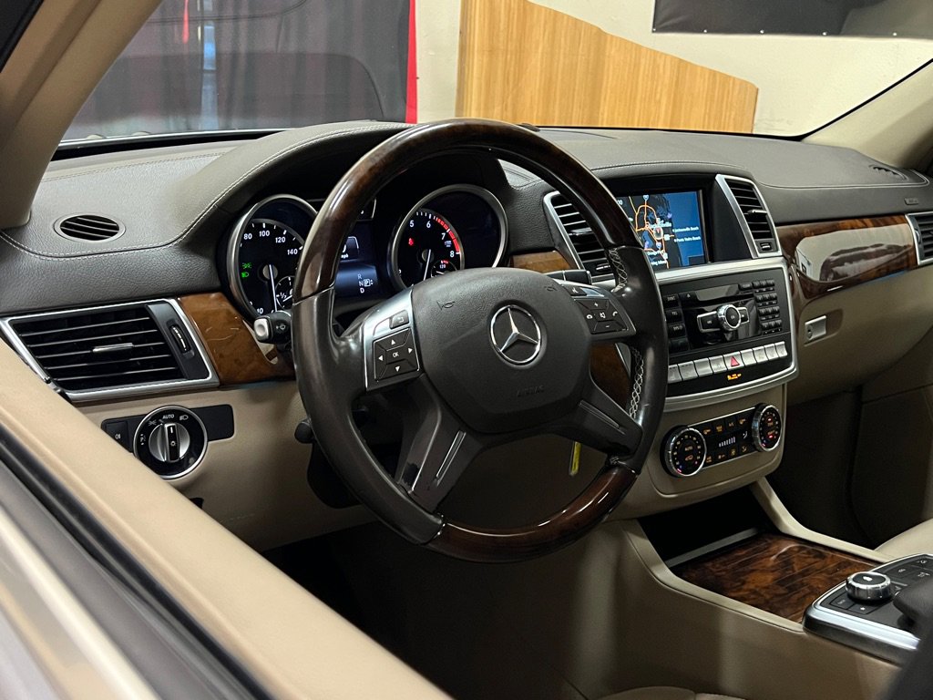 Used 2015 Mercedes-Benz GL 550 4MATIC image 18