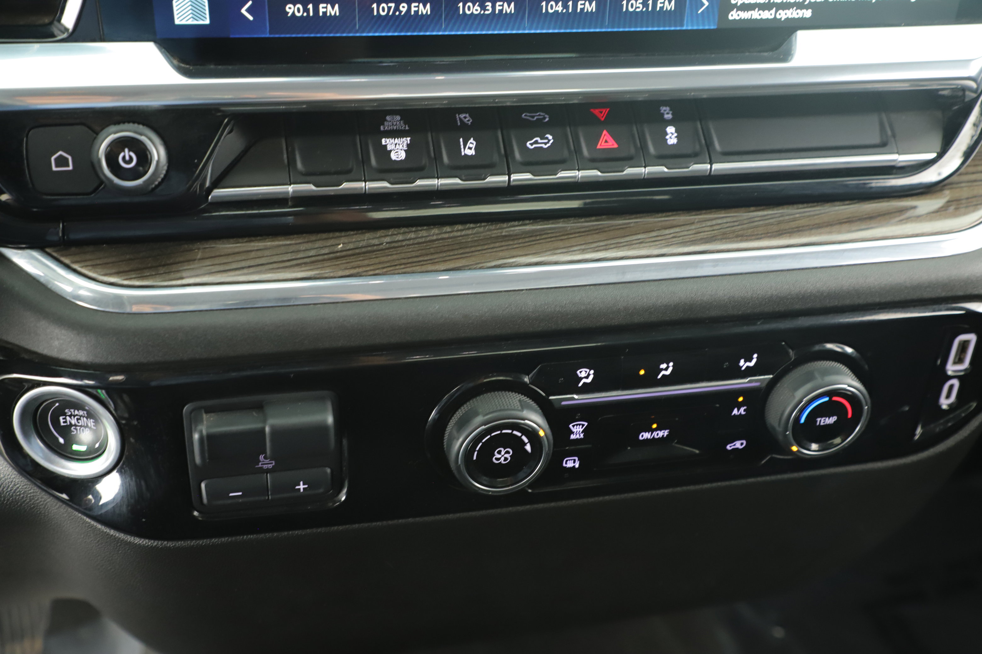 Used 2024 Chevrolet Silverado 2500 LT image 17